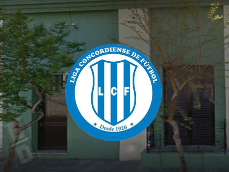 TRAS EL RECESO POR LA CRECIDA DEL RÍO URUGUAY VUELVE EL FÚTBOL